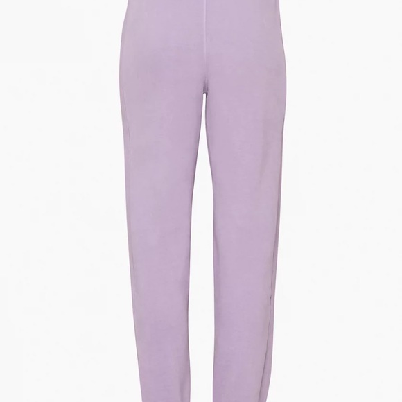 ARITZIA NWOT TNA COZY FLEECE SWEAT PANTS/JOGGERS IN LAVENDER SIZE MEDIUM POCKETS - Picture 2 of 4